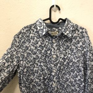 Jachs NY button down, leaf pattern. Men’s small. Like-new.